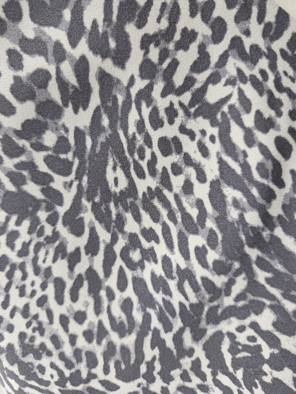 aerie Gray & White Animal Print V-Neck Sports Bra - Picture 9 of 10
